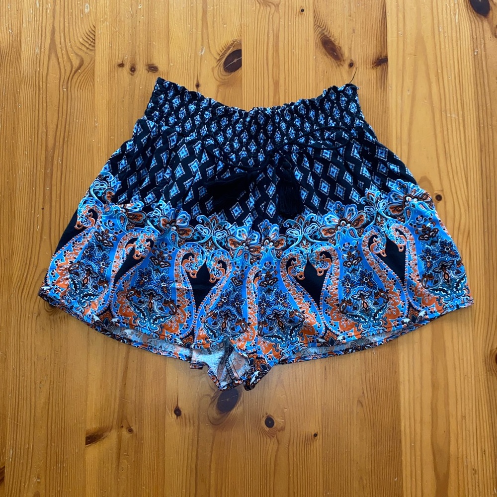 Xhilaration Women’s Extra Small Black Flowy Shorts